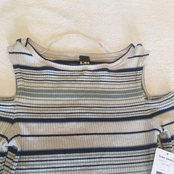 Free People Top M Blue Ivory Open Shoulder NEW - Picture 7 of 7